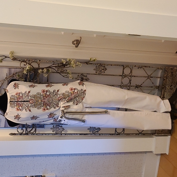 NWOT CAbi White Slimmie Jeans size 6 (3 pairs Available) - Picture 3 of 10